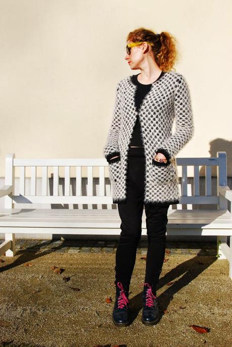 {OOTD} Coming home for Christmas in Black and White