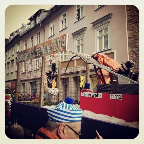 Sicherheitshutzelfeuer #Karneval #Fasching #Feuerwehr Folgt meinem Blog unter http://Land-Laeufer.de