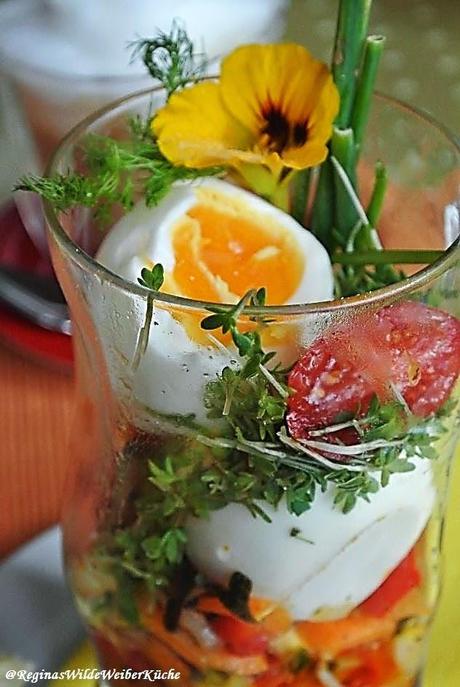 Ei im Glas mit frischen Kräutern und Gemüse- Frühlingshafter Frühstücksgenuss im Advent!