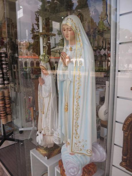 20_Heilige-Jungfrau-Maria-Andenkenladen-Fatima-Portugal