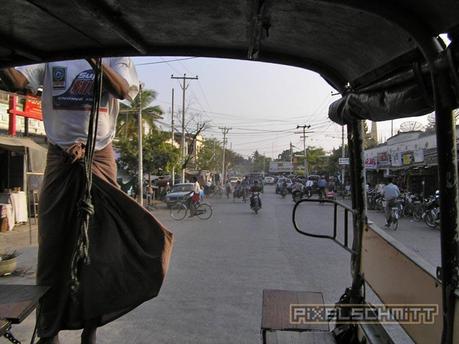 Unterwegs zum Mandalay Hill im Pick-Up-Taxi. 