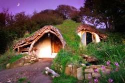 In Amerika und in Europa sind Häuser und Hotels im Hobbit-Stil richtig angesagt