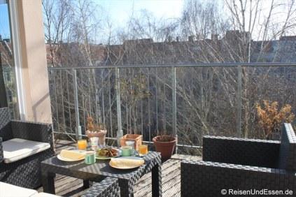 Blick auf die Terrasse unserer Ferienwohnung in Berlin