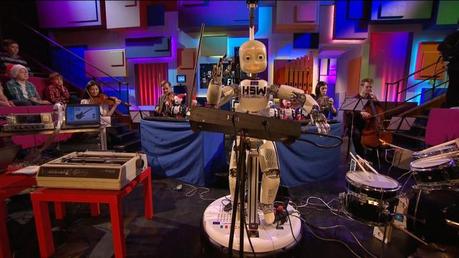 Roboter spielen Doctor Who Theme