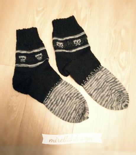Weihnachtsgeschenk: handgestrickte Socken