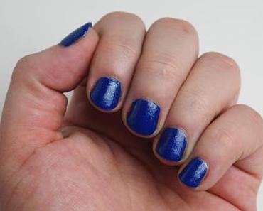 Birthday Nails "Blue Party Dress"