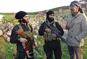 Jürgen Todenhöfer mit zwei ISIS-Kämpfern