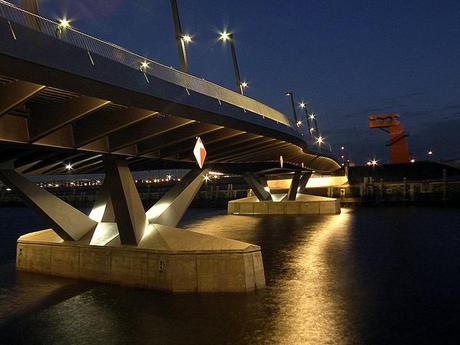 Baakenhafenbrücke am Abend (2)