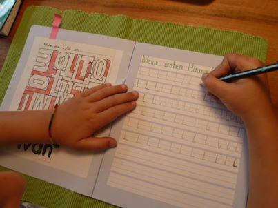 Mit Kindern lernen: Selbständig Hausaufgaben lösen