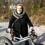 Letizia ganz stolz mit E-Bike
