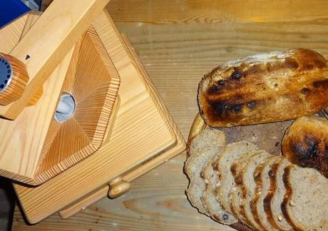 Brot backen in Schräglage: Tipps für gutes Gelingen