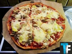 Low Carb Oopsie Pizza_2 © tacosfitnessblog