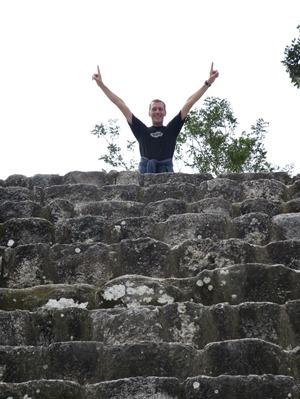 06_Dirk-Penzel-on-top-Maya-Pyramide-Lieblingsessen-Mexiko
