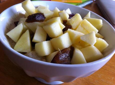 Apfel und Dattel-Porridge