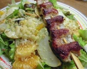 Winterlicher Salat mit Schnitzel-Saté-Spießchen