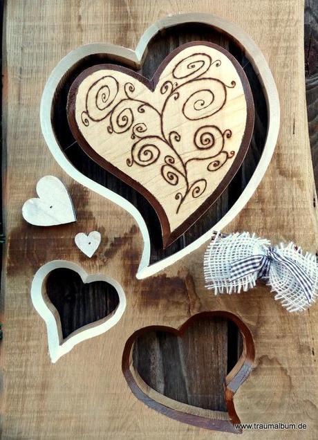 Herzen und Dekoration aus Holz