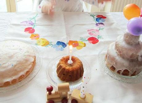 Erster Geburtstag, Geburtstagstisch und zuckerfreier, veganer Kuchen - Carrots for Claire