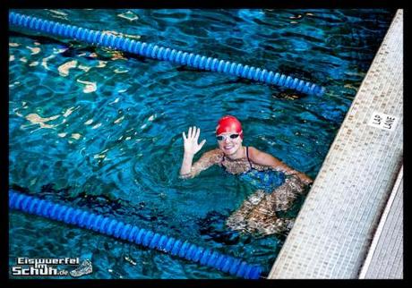 EISWUERFELIMSCHUH - Schwimm Geschichten Chicago InterContinental Pool Swimming Zoggs (7)
