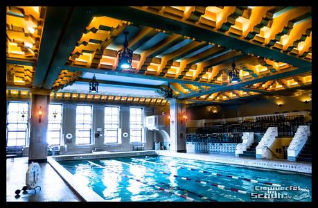 EISWUERFELIMSCHUH - Schwimm Geschichten Chicago InterContinental Pool Swimming Zoggs (3)