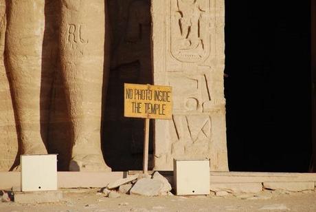 06_No-Photo-inside-Abu-Simbel-Hathor-Tempel-Aegypten-Nilkreuzfahrt