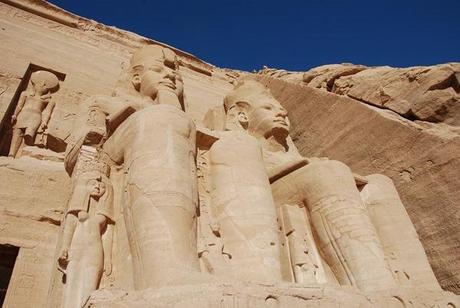 17_Abu-Simbel-Grosser-Tempel-Statuen-Aegypten-Nilkreuzfahrt