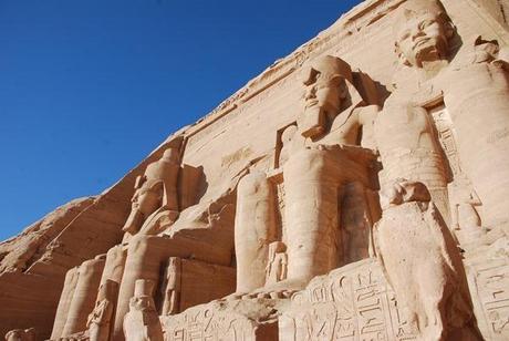 16_Abu-Simbel-Grosser-Tempel-Statuen-Aegypten-Nilkreuzfahrt