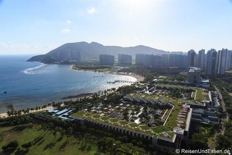 Blick auf die Bucht Xiao Dadonghai (im Vordergrund das InterContinental)