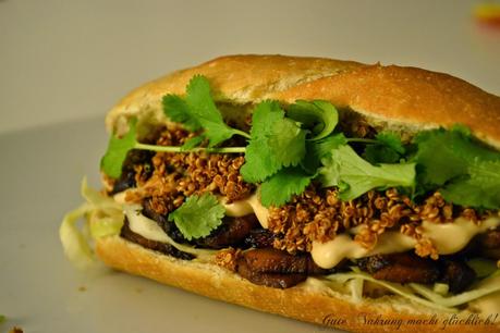 Resteverwertung: Asiatisches Knusperbaguette mit Teriyakischweinefleisch, Koriander und Knusperquinoa
