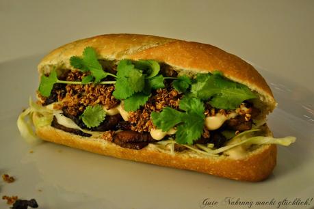 Resteverwertung: Asiatisches Knusperbaguette mit Teriyakischweinefleisch, Koriander und Knusperquinoa