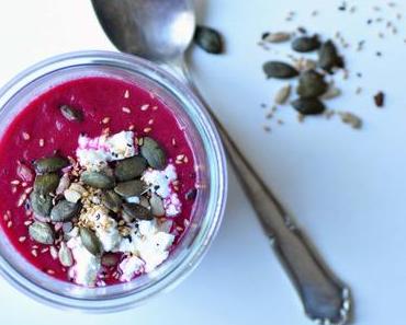 beet soup with goat’s cheese and mixed seeds // rote bete suppe mit ziegenkäse und kernmischung