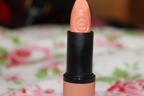 Getestet: Essence I love nude longlasting lipstick nude 02 porcelain doll