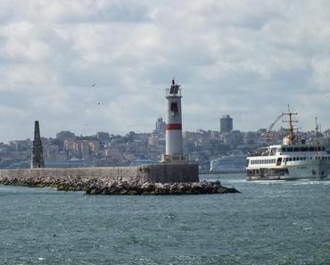 Der Wellenbrecher und Denkmal des Sultans