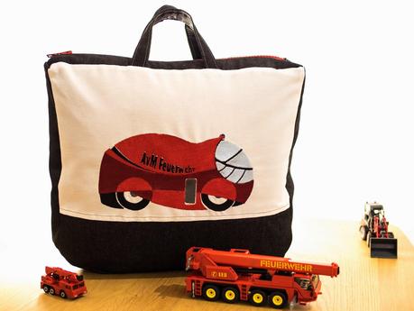 Eigene Motive sticken – Feuerwehrauto auf Spielzeugtasche