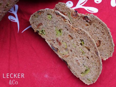 Tomaten-Pepperoni Brot in Herzform Tomaten-Pepperoni Brot in Herzform