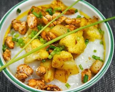 Reisbrei mit Blumenkohl-Kohlrabi-Gemüse und Curry-Erdnüssen