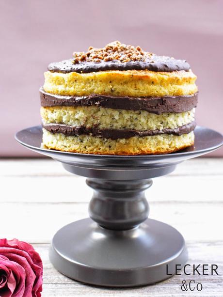 Hanfsamen-Törtchen mit Schokoladen-Acai-Sahne-Creme Hanfsamen-Törtchen mit Schokoladen-Acai-Sahne-Creme