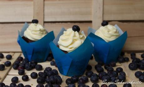 Double Blueberry-Chocolate-Cupcakes-8