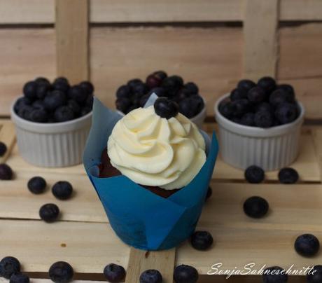 Double Blueberry-Chocolate-Cupcakes-6