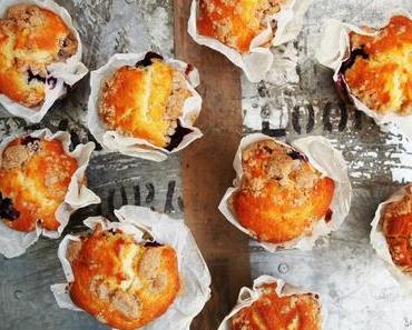Blueberry Lemon Muffins with Cardamom Crumble