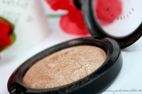 MAC Soft and Gentle Mineralize Skinfinish Highlighter