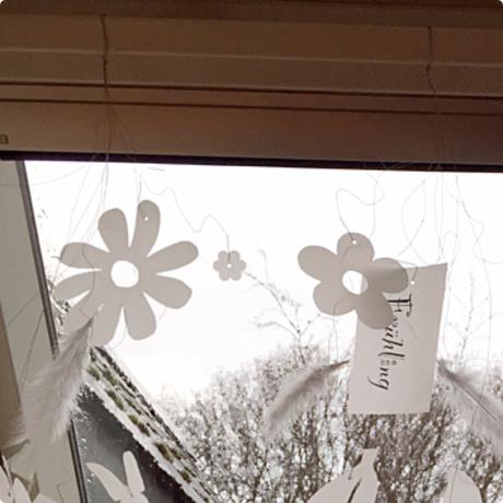 Springtime in White – oder – Am Fenster hängt der Frühling am Draht