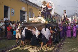 Osterprozession in Antigua während der Semana Santa (Foto ©Wikimedia Common, Jialiang Gao)