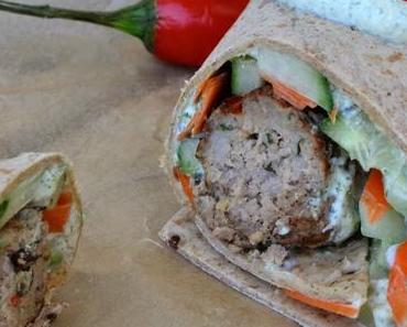 Savoury Wednesday {Meatball March}: Ingwer-Koriander Meatball-Wrap mit Avocado-Limetten Sauce