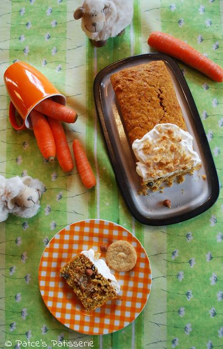Carrot Cake mit Haferkeksen inside und Frischkäse-Topping (und Haferkeksen on top!)