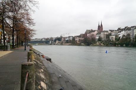 Basel Spaziergang am Rhein 01