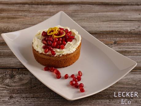 Granatapfel-Törtchen mit Erdmandelbisquit Granatapfel-Törtchen mit Erdmandelbisquit