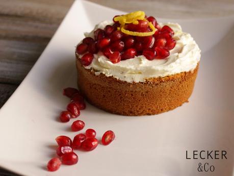 Granatapfel-Törtchen mit Erdmandelbisquit Granatapfel-Törtchen mit Erdmandelbisquit