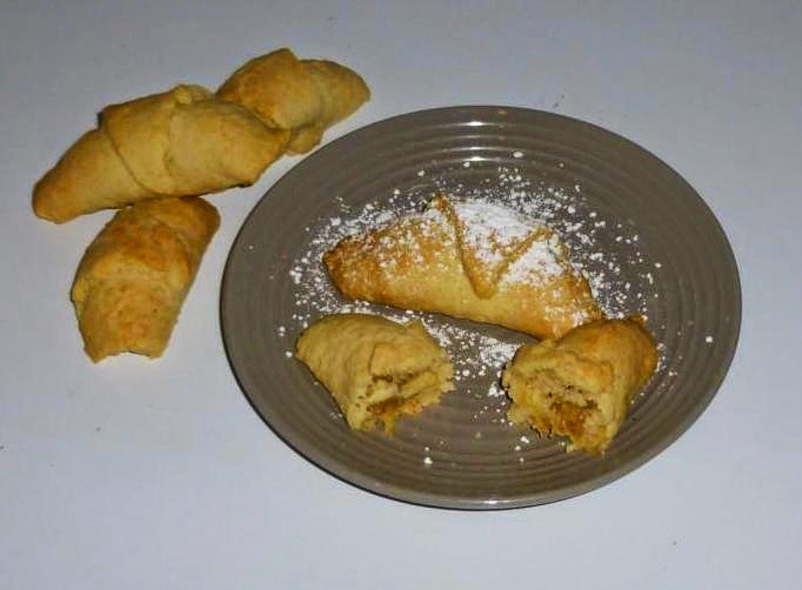 Hörnchen mit Apfel Hörnchen mit Apfel