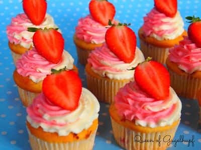 Erdbeer Cupcakes mit Mascarpone-Vanille Frosting