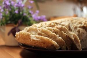 Brot selbst backen: Gesundes Grundrezept mit Hafer